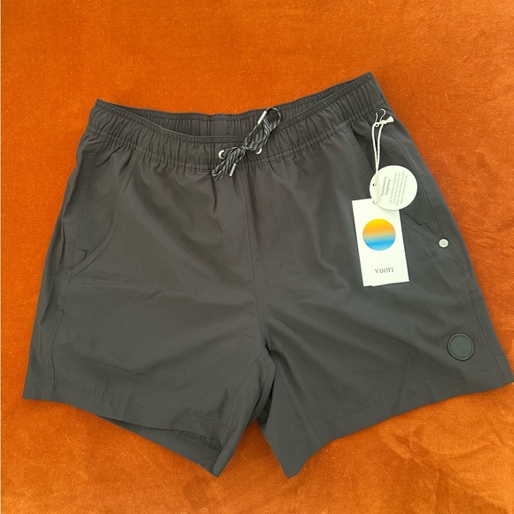 Vuori Mens Kore Short Lined 5 Inch Brand New With Tags Black Tonal Size Small - Picture 7 of 15